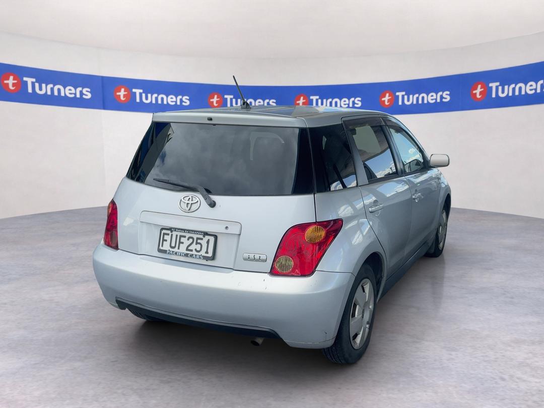 Photo '6' of Toyota IST Photo '6' of Toyota IST