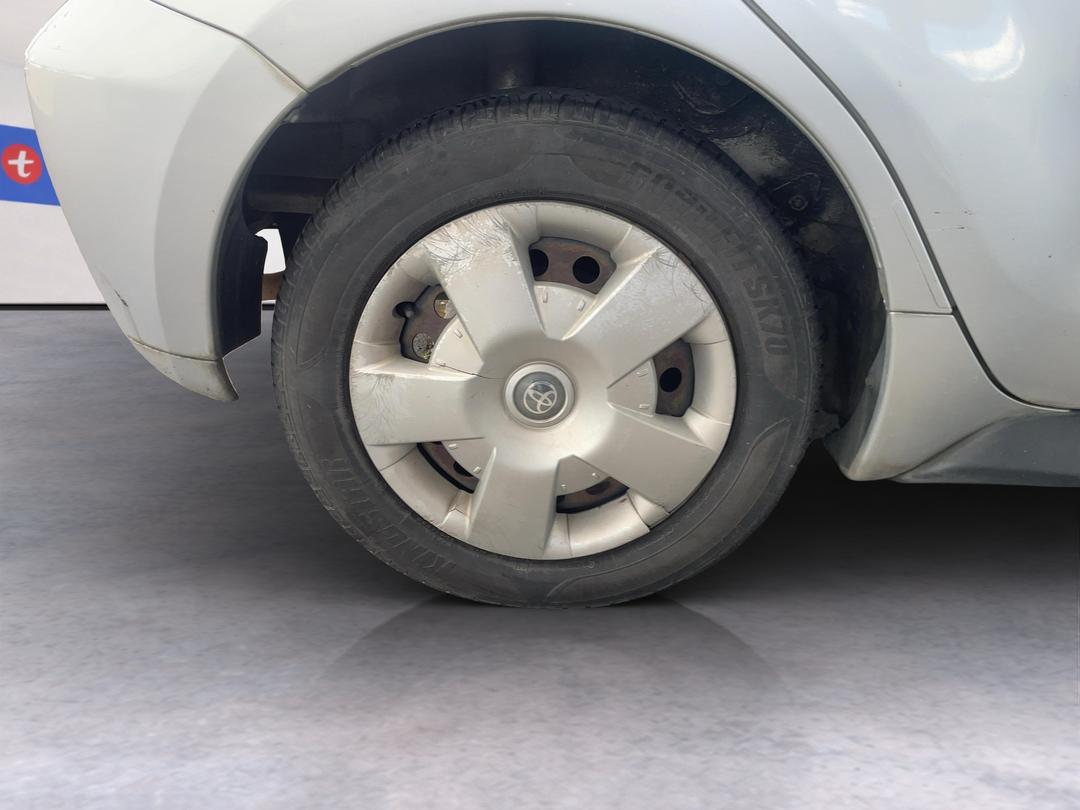 Photo '10' of Toyota IST Photo '10' of Toyota IST