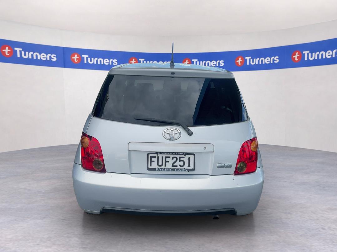 Photo '5' of Toyota IST Photo '5' of Toyota IST