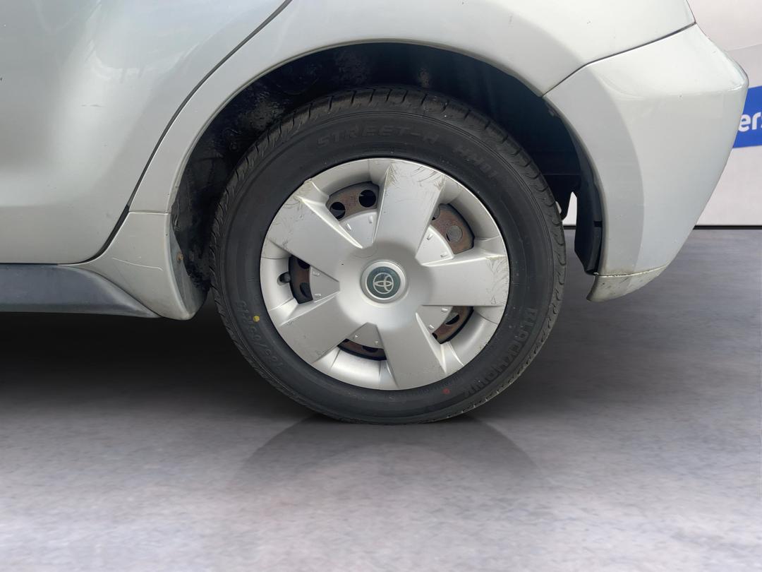 Photo '9' of Toyota IST Photo '9' of Toyota IST