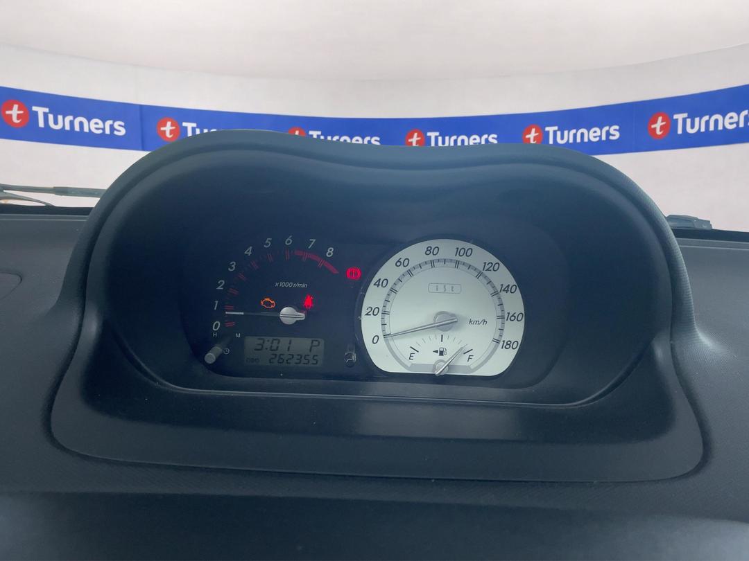 Photo '19' of Toyota IST Photo '19' of Toyota IST