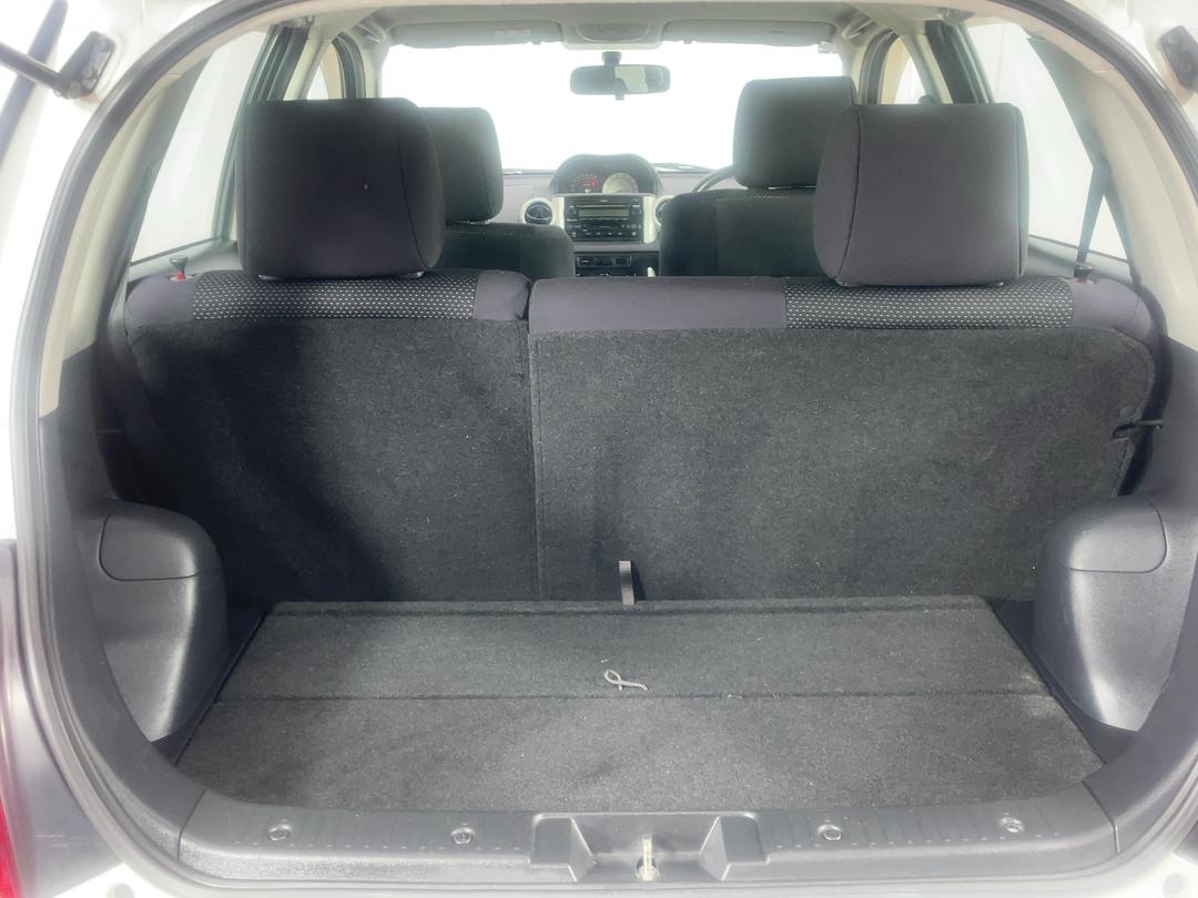 Photo '14' of Toyota IST