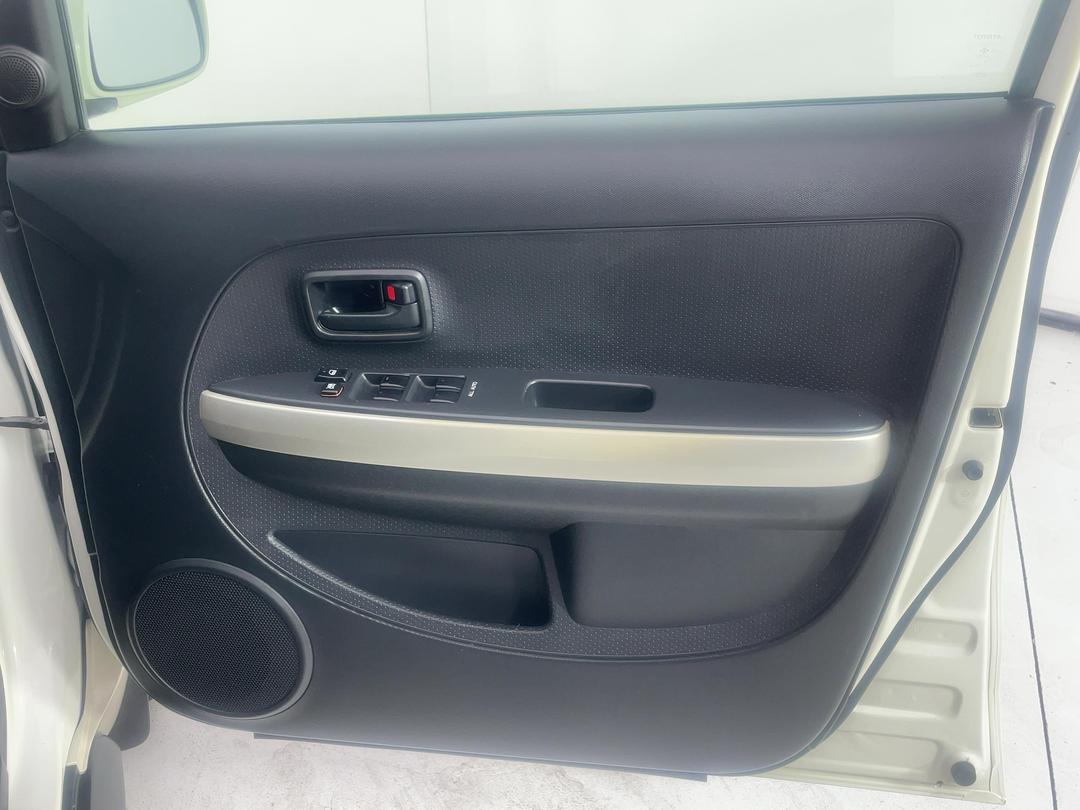 Photo '15' of Toyota IST