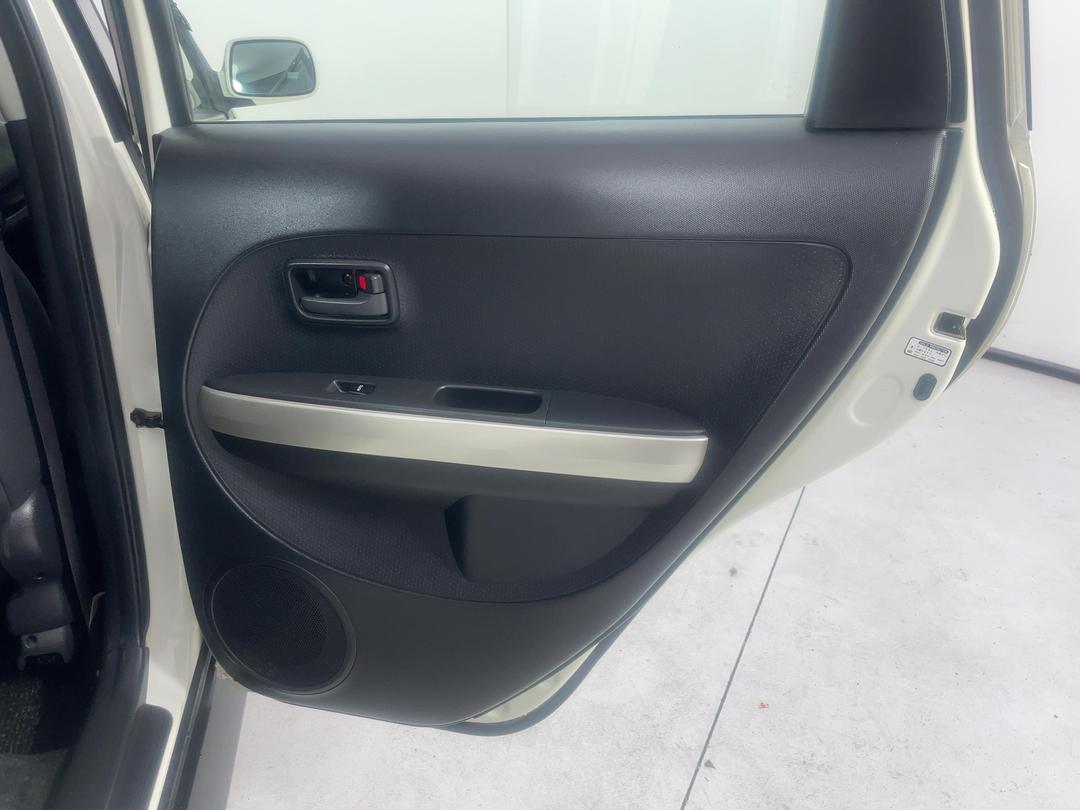 Photo '19' of Toyota IST