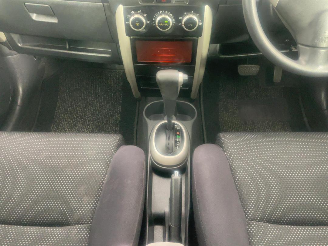 Photo '18' of Toyota IST