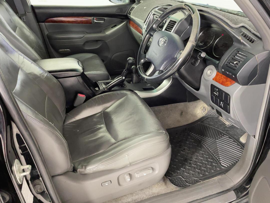 Photo '16' of Toyota Landcruiser Prado