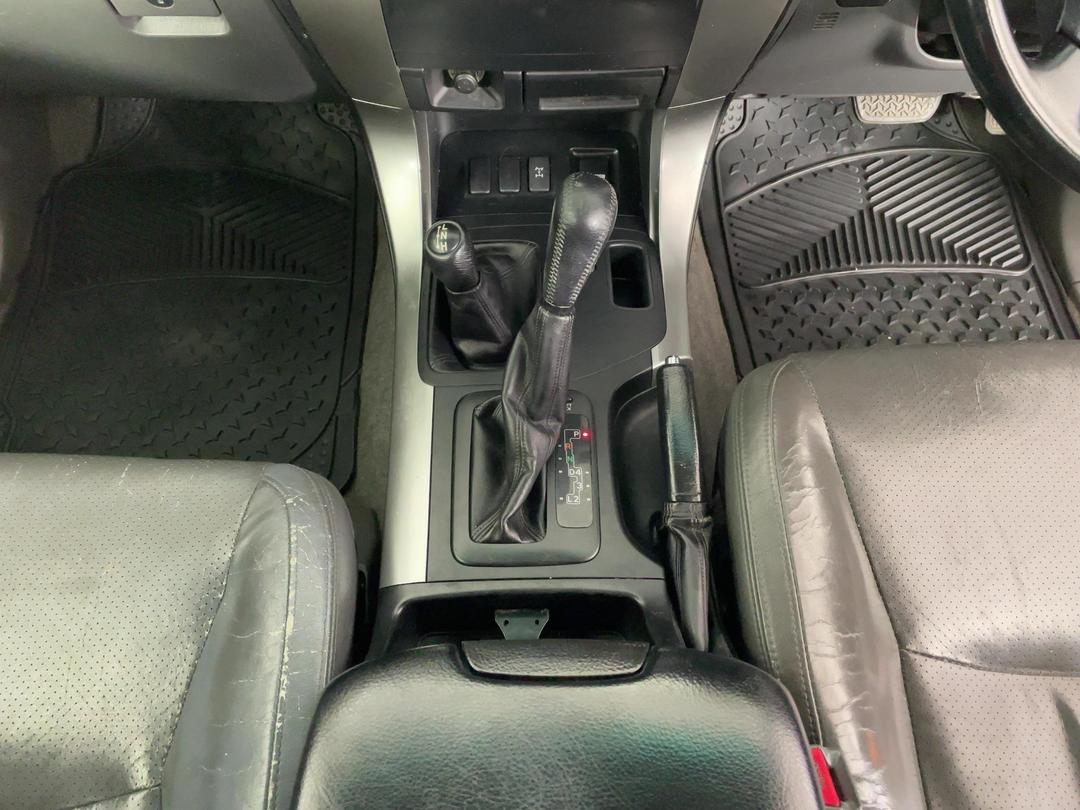 Photo '18' of Toyota Landcruiser Prado