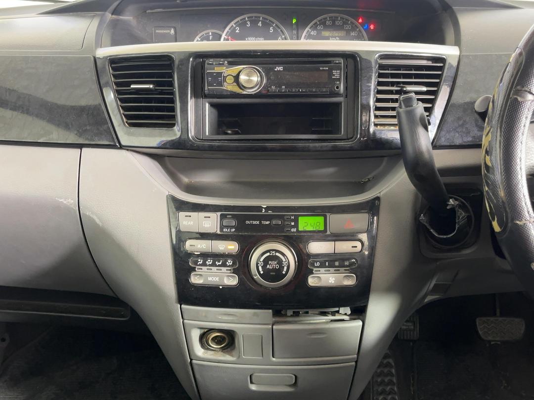 Photo '16' of Toyota Noah Photo '16' of Toyota Noah