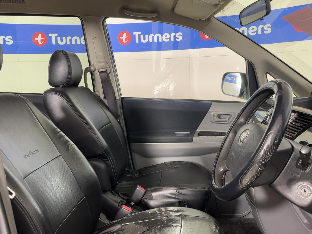 Photo '14' of Toyota Noah Photo '14' of Toyota Noah