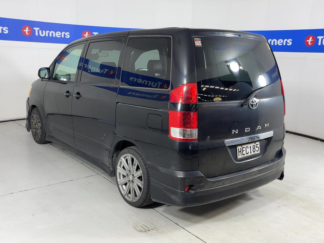 Photo '4' of Toyota Noah Photo '4' of Toyota Noah