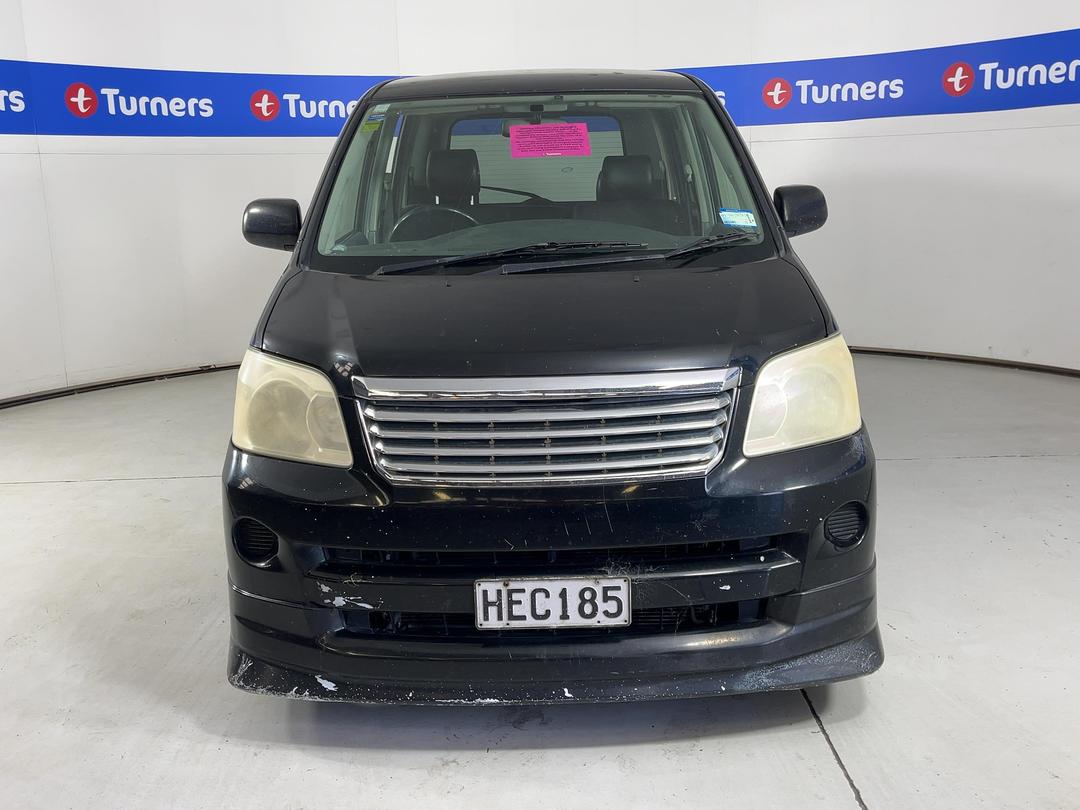 Photo '2' of Toyota Noah Photo '2' of Toyota Noah