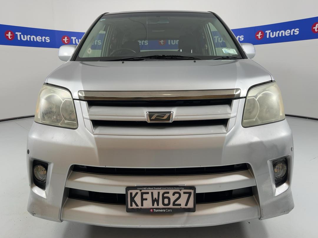 Photo '2' of Toyota Noah