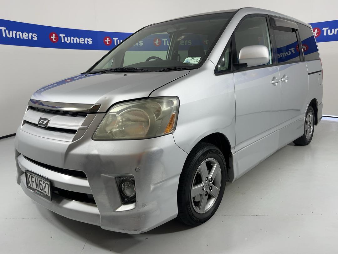 Photo '4' of Toyota Noah