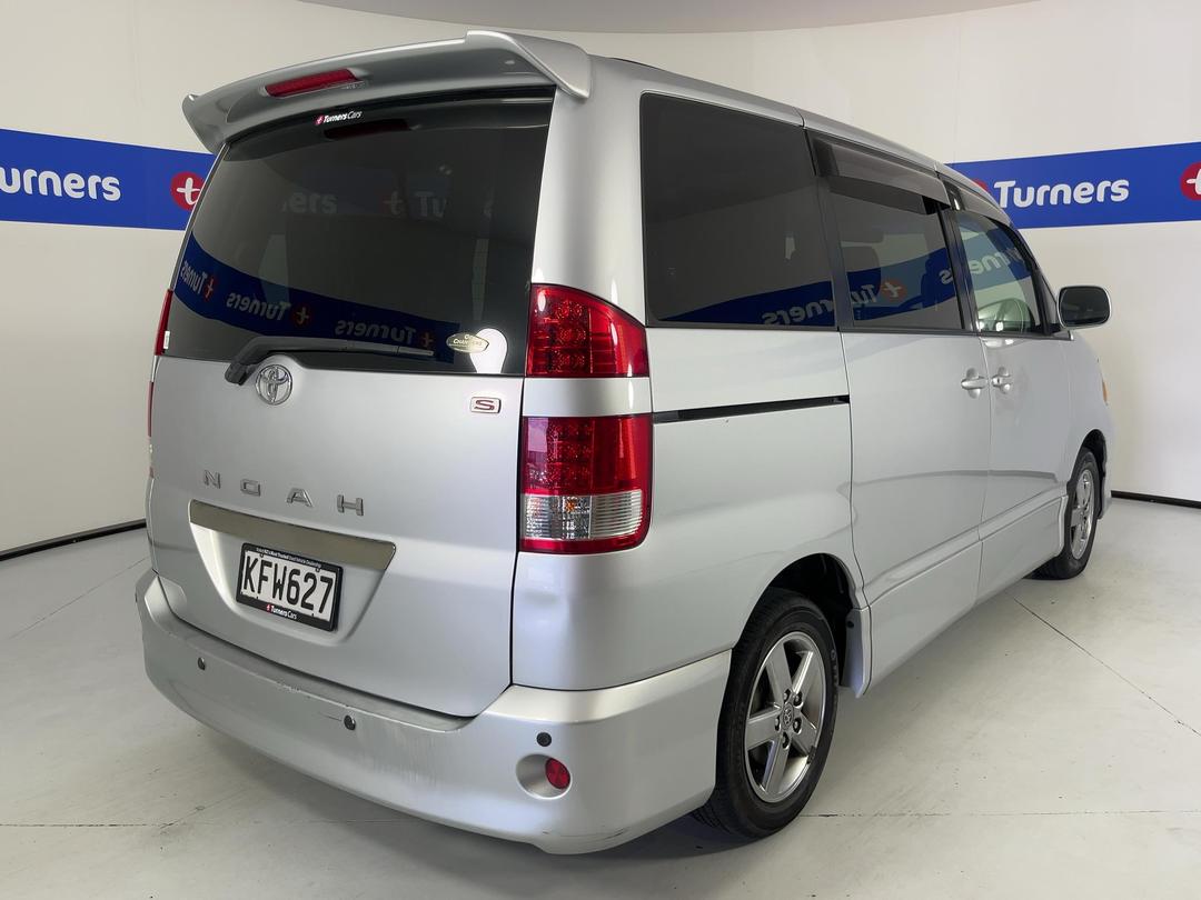 Photo '7' of Toyota Noah