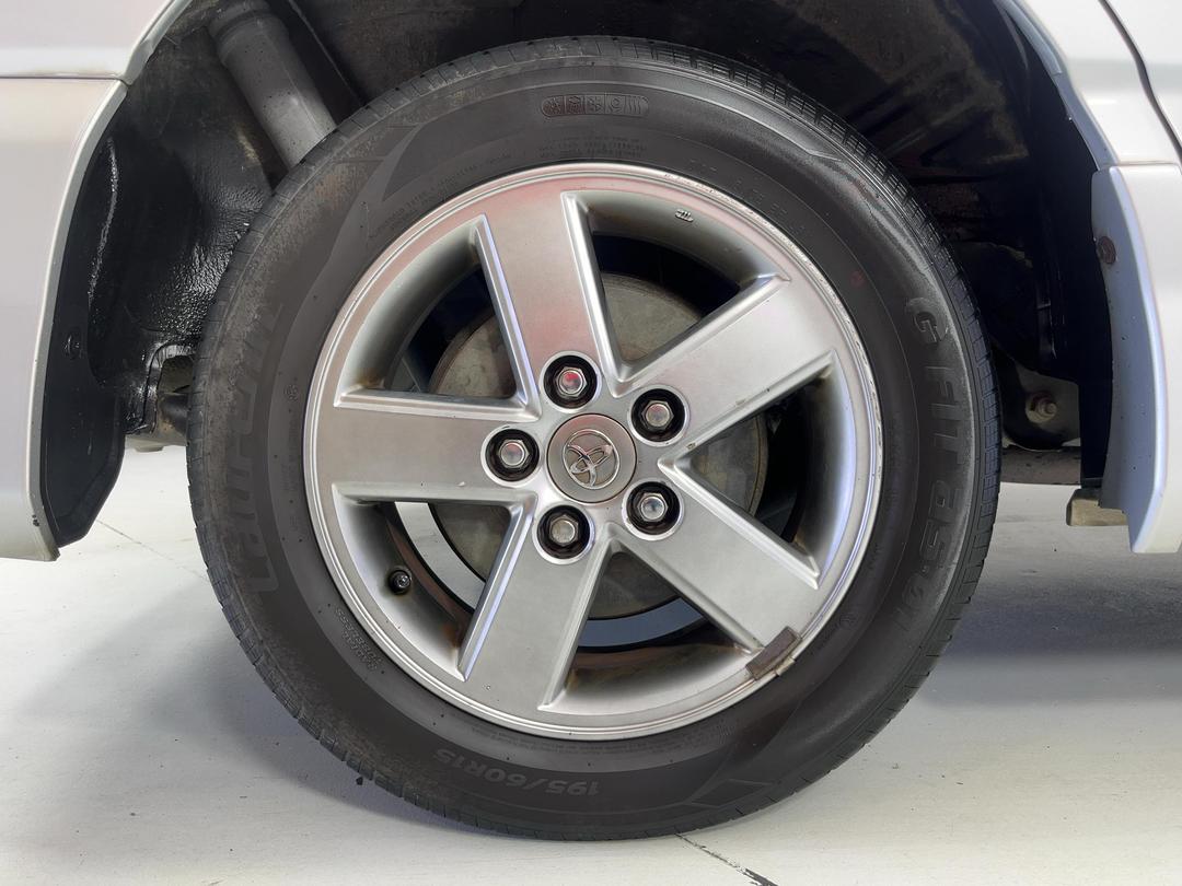 Photo '12' of Toyota Noah