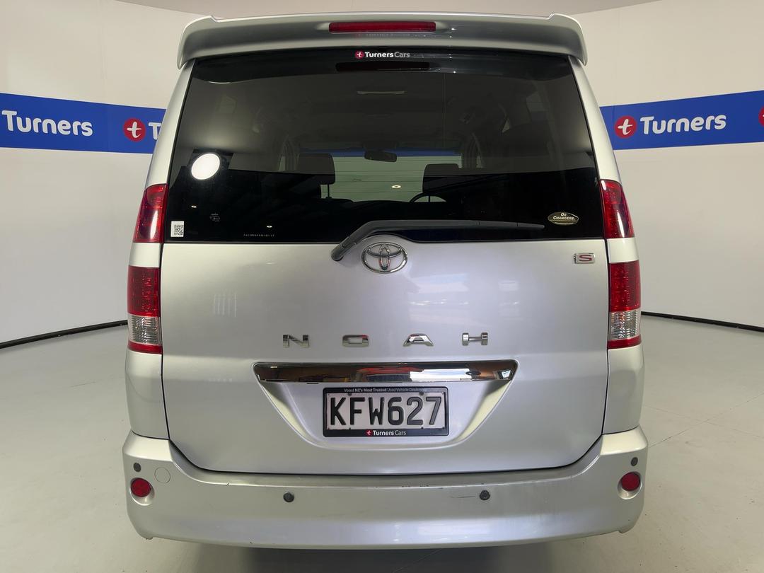 Photo '6' of Toyota Noah
