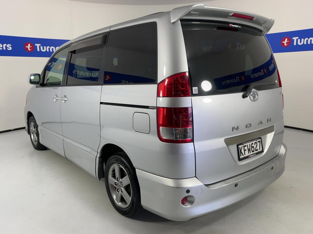 Photo '5' of Toyota Noah