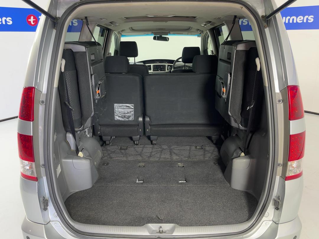 Photo '14' of Toyota Noah