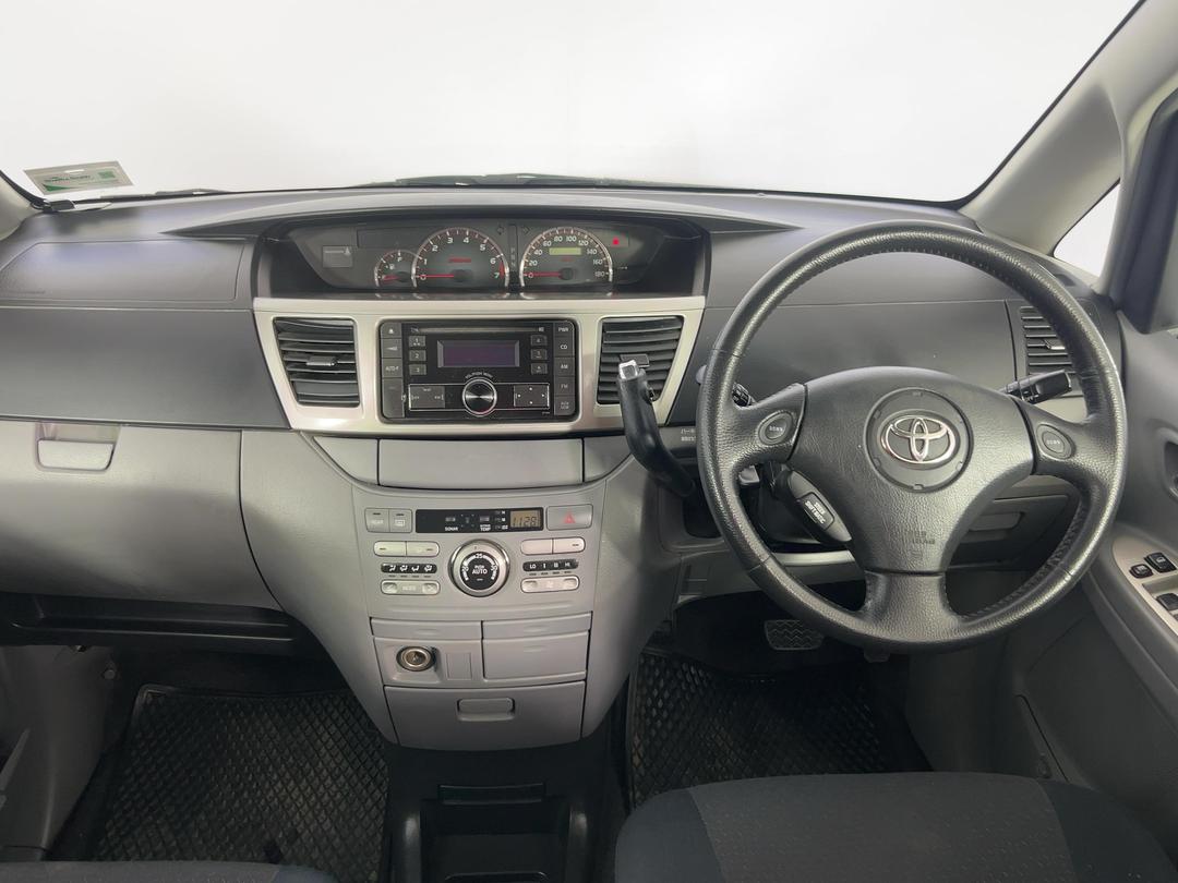 Photo '17' of Toyota Noah