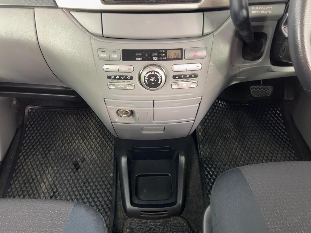 Photo '18' of Toyota Noah