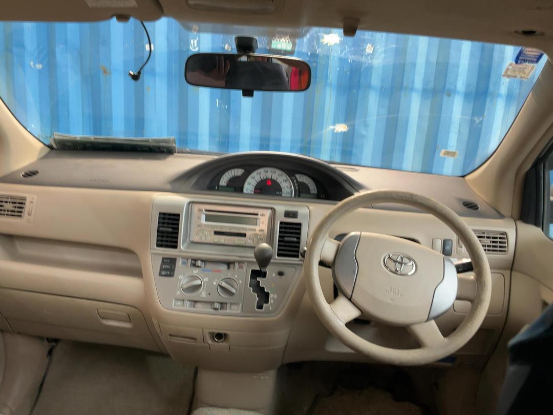 Photo '12' of Toyota Raum Photo '12' of Toyota Raum
