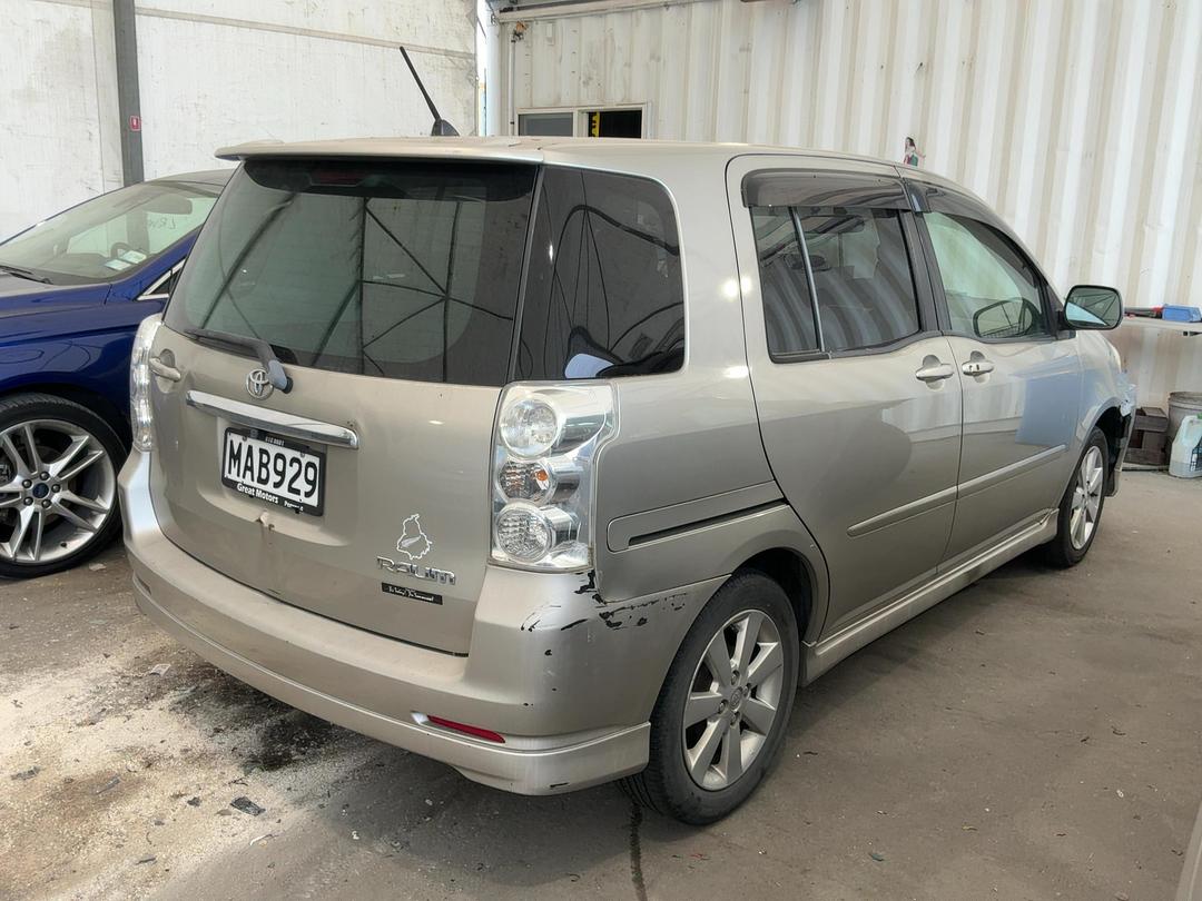 Photo '6' of Toyota Raum Photo '6' of Toyota Raum