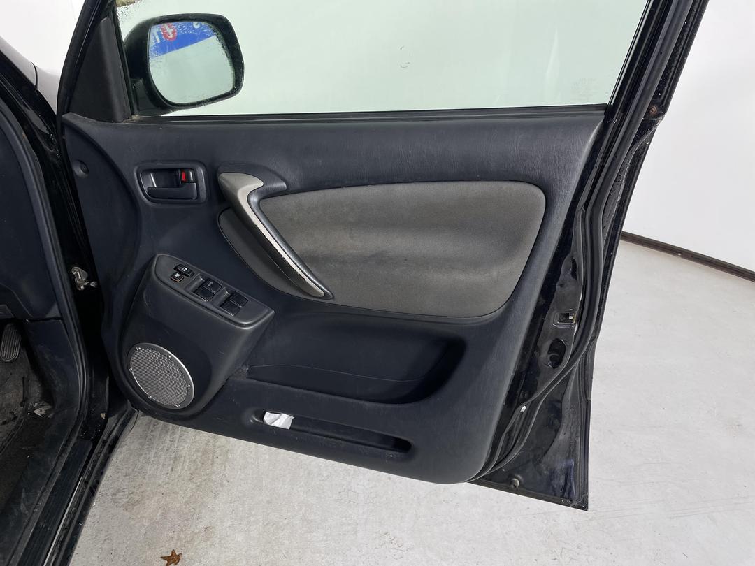 Photo '13' of Toyota Rav4