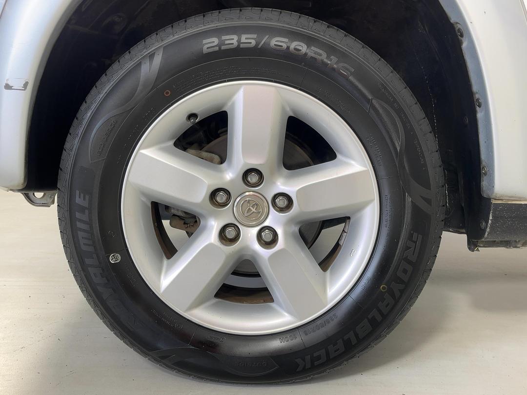 Photo '10' of Toyota Rav4