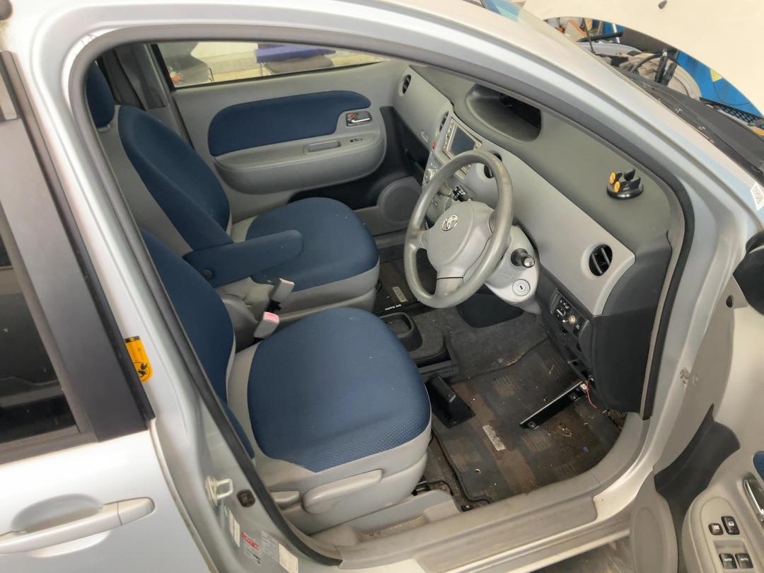 Photo '18' of Toyota Sienta