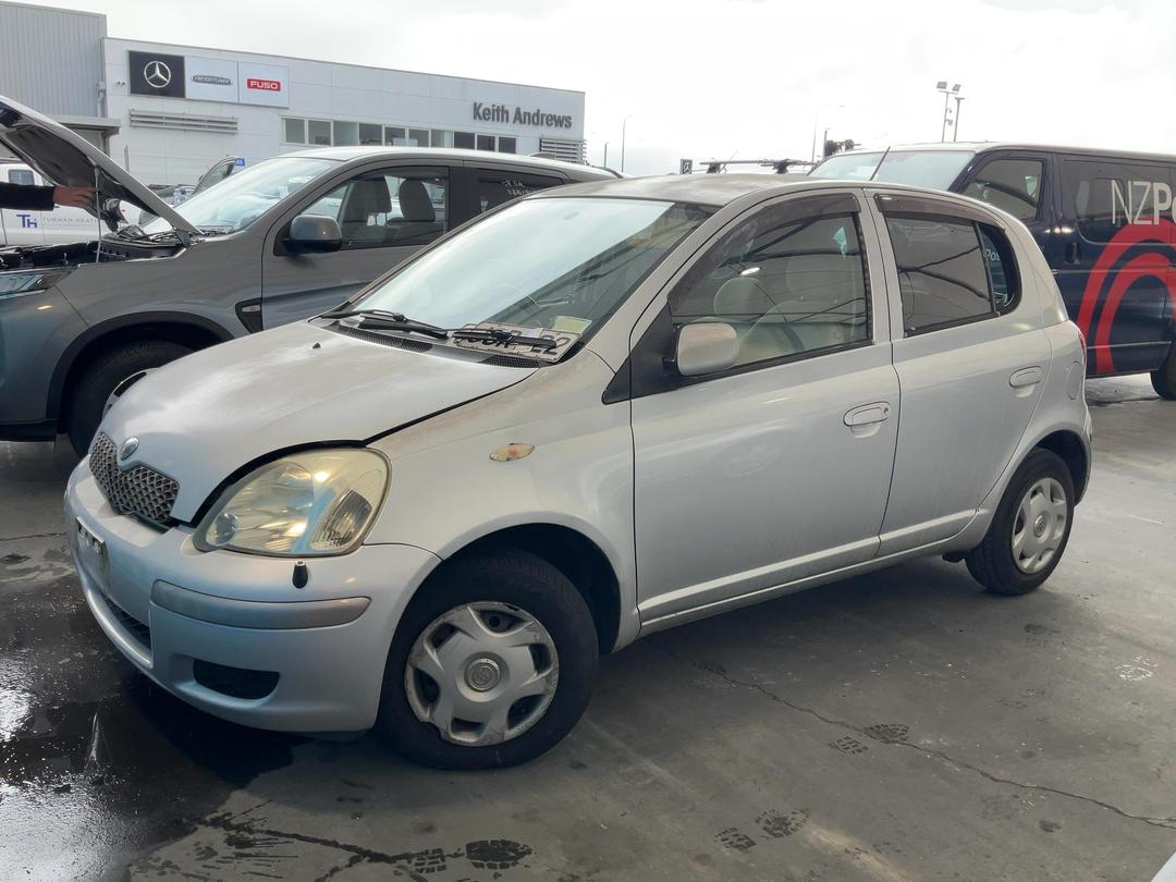 Photo '4' of Toyota Vitz Photo '4' of Toyota Vitz
