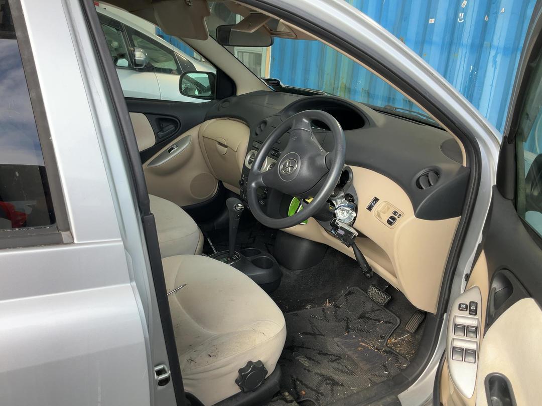 Photo '22' of Toyota Vitz Photo '22' of Toyota Vitz