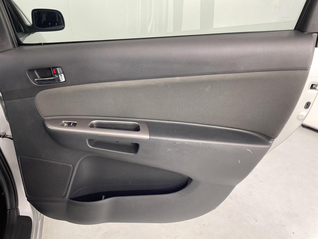 Photo '19' of Toyota Wish