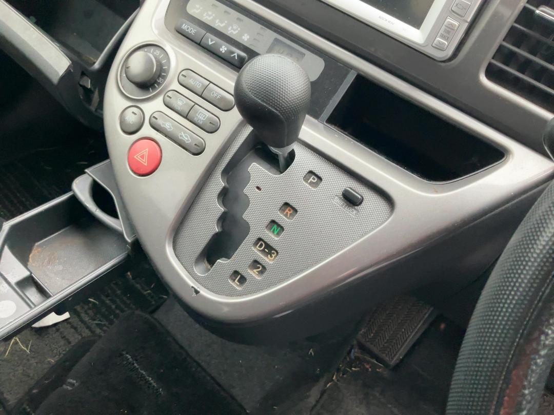 Photo '15' of Toyota Wish