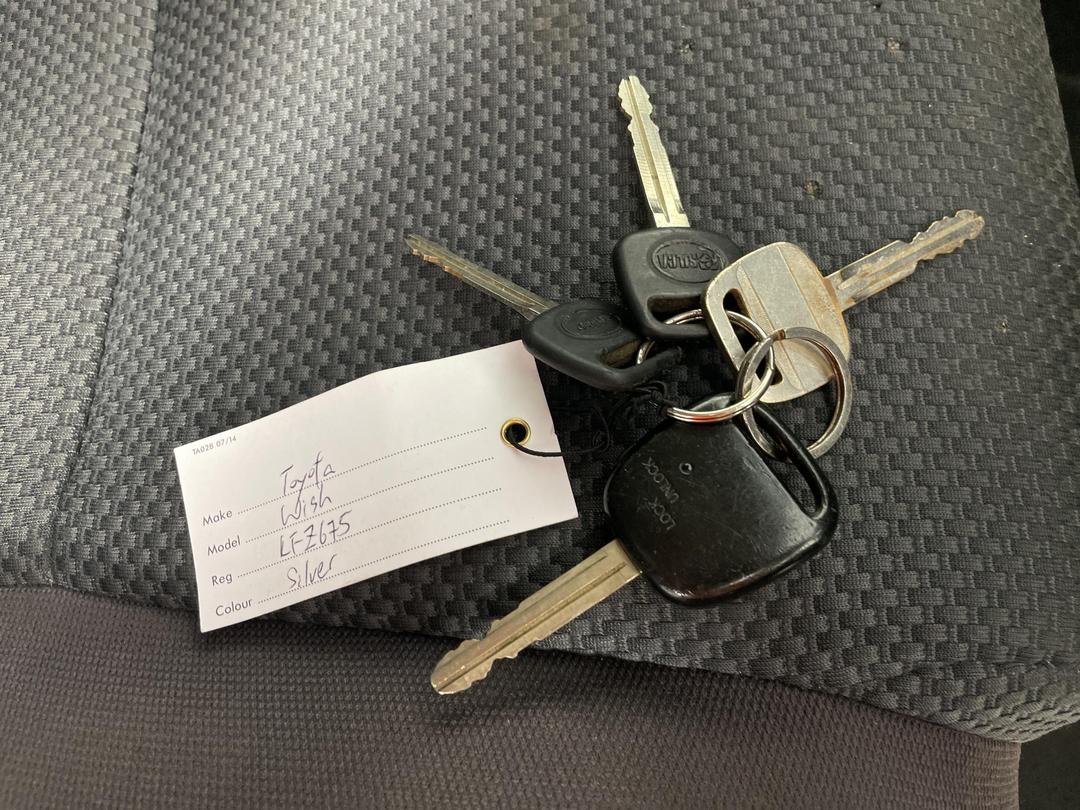 Photo '22' of Toyota Wish