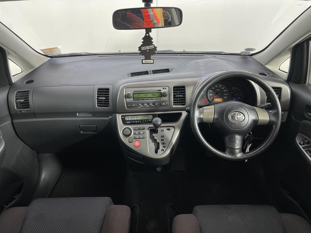 Photo '17' of Toyota Wish