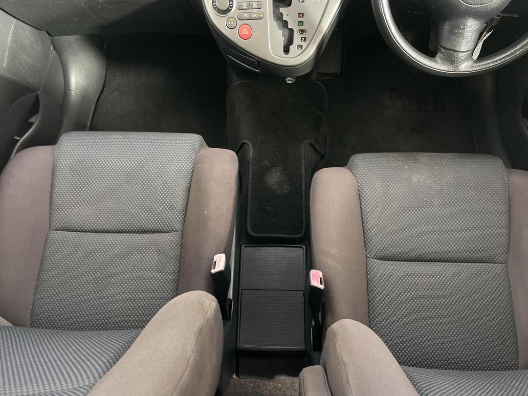 Photo '18' of Toyota Wish