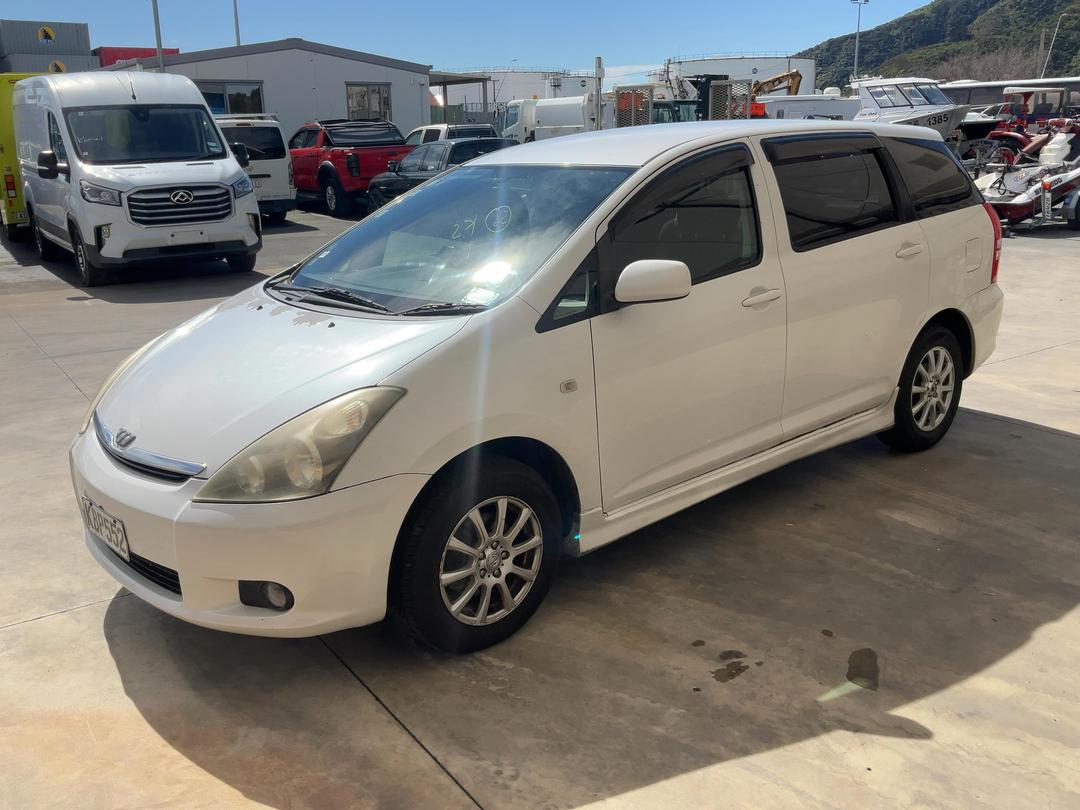 Photo '3' of Toyota Wish Photo '3' of Toyota Wish