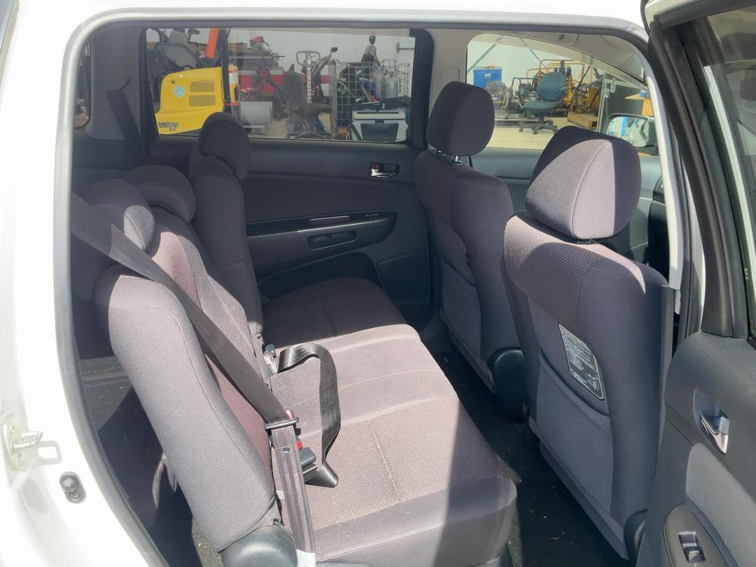 Photo '14' of Toyota Wish Photo '14' of Toyota Wish