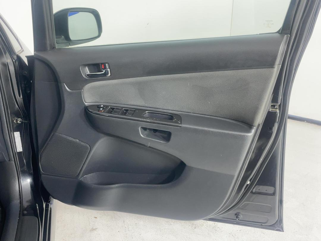 Photo '13' of Toyota Wish Photo '13' of Toyota Wish