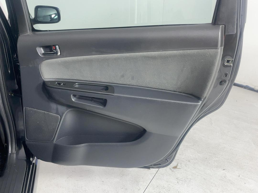 Photo '17' of Toyota Wish Photo '17' of Toyota Wish
