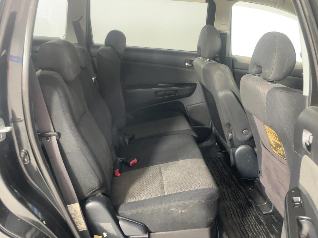 Photo '18' of Toyota Wish Photo '18' of Toyota Wish