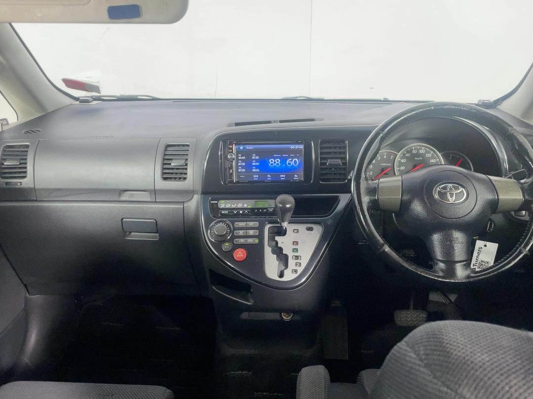 Photo '15' of Toyota Wish Photo '15' of Toyota Wish