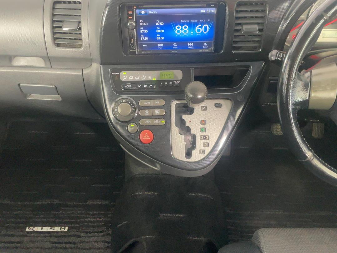 Photo '16' of Toyota Wish Photo '16' of Toyota Wish