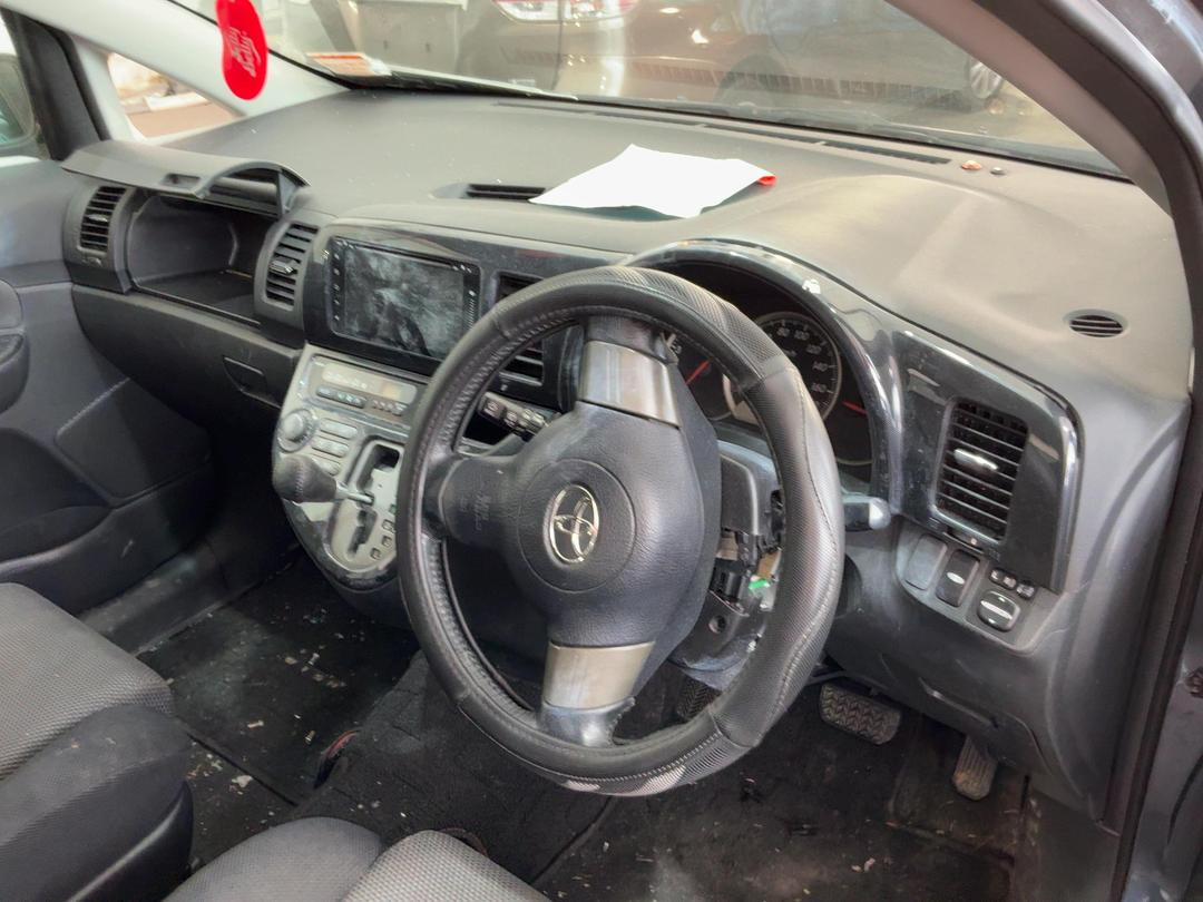 Photo '20' of Toyota Wish Photo '20' of Toyota Wish