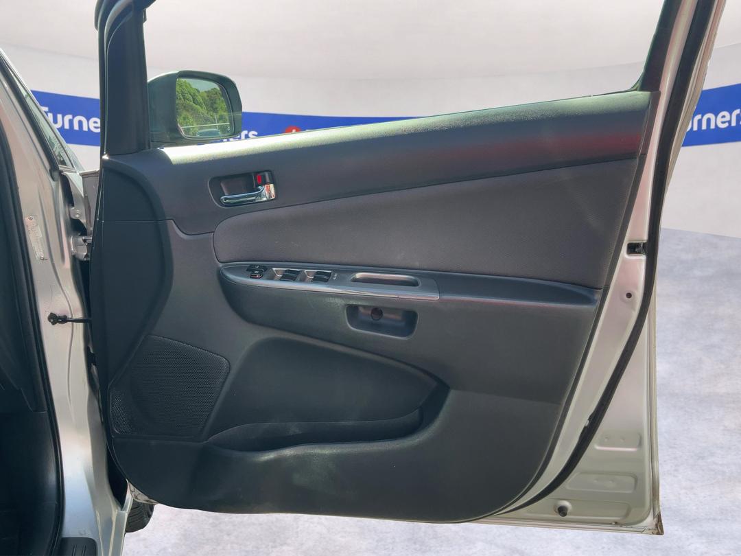 Photo '13' of Toyota Wish Photo '13' of Toyota Wish