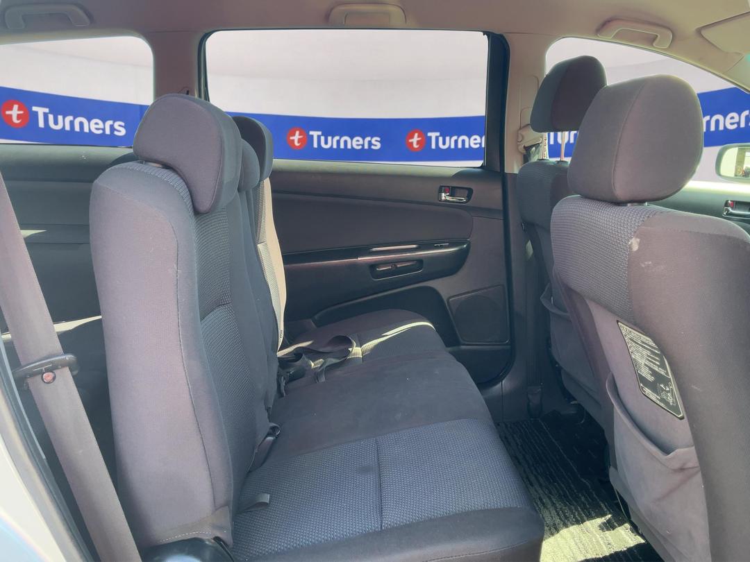 Photo '18' of Toyota Wish Photo '18' of Toyota Wish