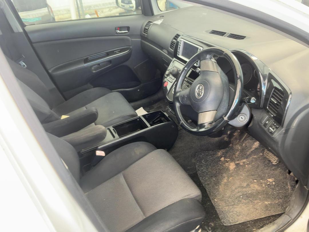 Photo '20' of Toyota Wish Photo '20' of Toyota Wish