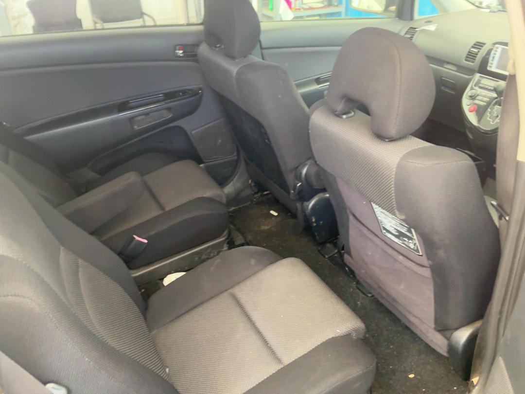 Photo '21' of Toyota Wish Photo '21' of Toyota Wish