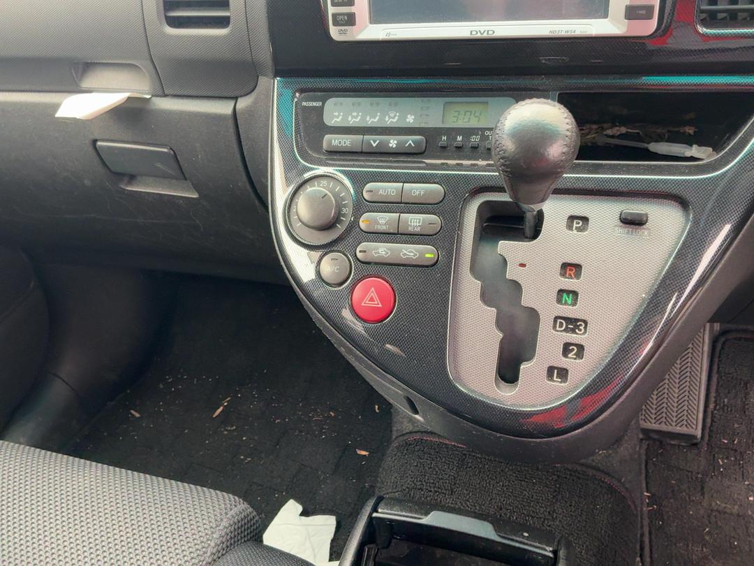 Photo '16' of Toyota Wish Photo '16' of Toyota Wish