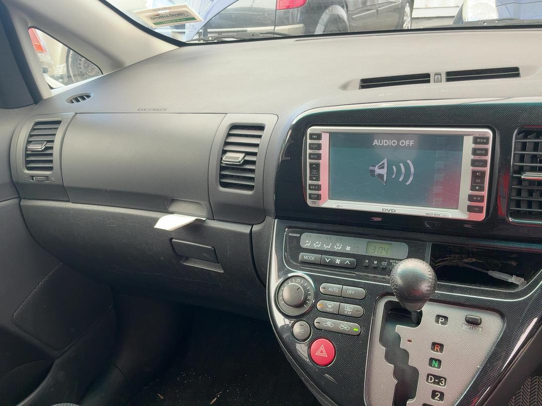 Photo '17' of Toyota Wish Photo '17' of Toyota Wish